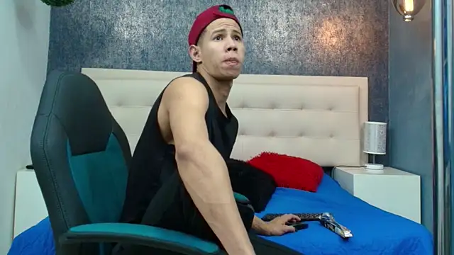 Snapshot of Erick_Zhimerman chatting on March 24, 3:33 am Erick Zhimerman online show from March 24, 3:33 am