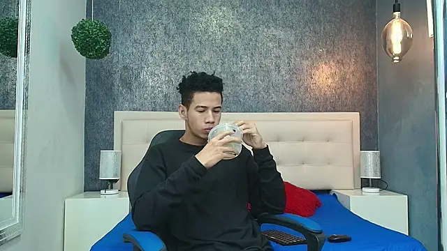 Snapshot of Erick_Zhimerman chatting on April 8, 12:16 pm Erick Zhimerman online show from April 8, 12:16 pm