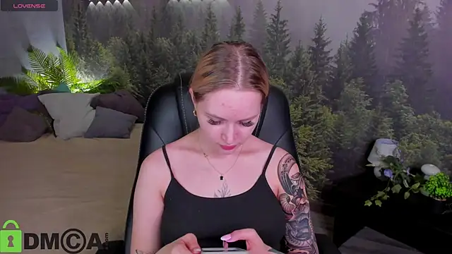 Carol  Cox online show from November 3, 10:42 pm