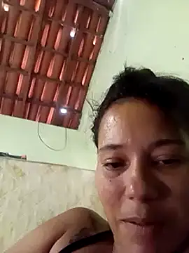 Snapshot of jhonleno78 chatting on February 23, 2:35 pm jhonleno78 online show from February 23, 2:35 pm