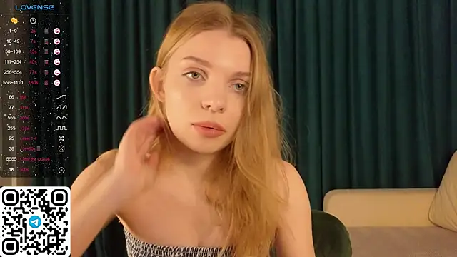 ElswythDecoursey online show from December 24, 5:02 pm