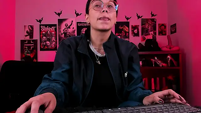 lilith-deveraux online show from November 28, 3:25 pm