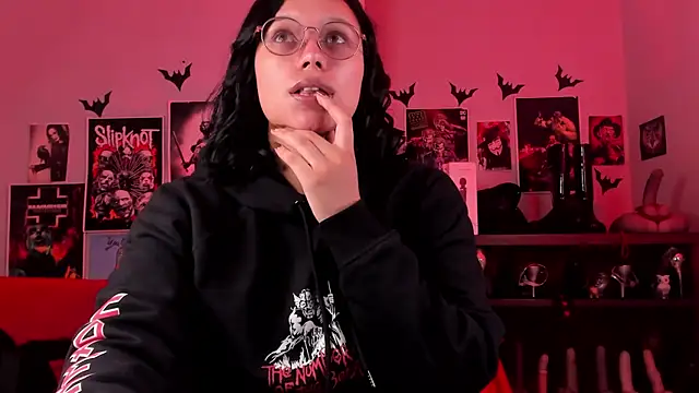 lilith-deveraux online show from April 1, 2:58 pm