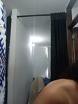 Snapshot of Karii-R chatting on May 28, 6:27 pm Karii-R online show from May 28, 6:27 pm