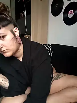 SweetPivoinee online show from December 5, 1:17 pm