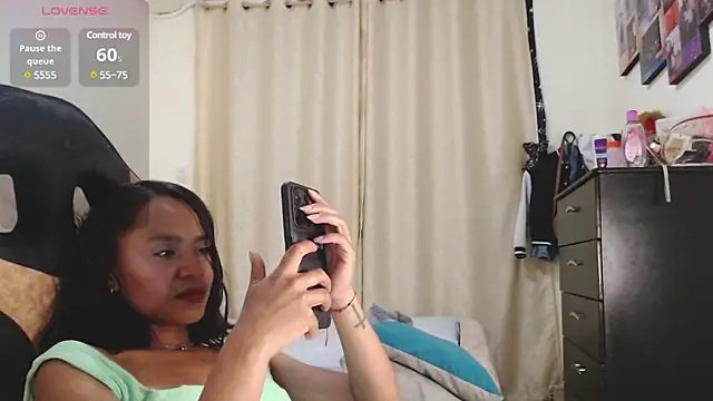 Samary thomas online show from December 22, 2:17 am