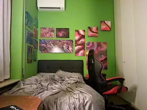 Snapshot of MASTERBULLY chatting on October 9, 10:08 pm MASTERBULLY online show from October 9, 10:08 pm