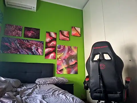 Snapshot of MASTERBULLY chatting on October 10, 10:14 am MASTERBULLY online show from October 10, 10:14 am