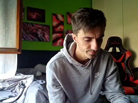 Snapshot of MASTERBULLY chatting on October 11, 11:53 am MASTERBULLY online show from October 11, 11:53 am