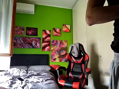 Snapshot of MASTERBULLY chatting on October 12, 2:38 pm MASTERBULLY online show from October 12, 2:38 pm