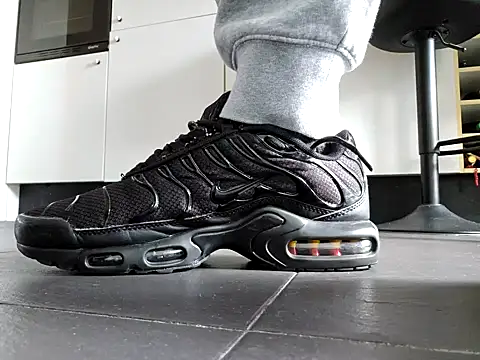 Snapshot of MASTERBULLY chatting on October 13, 12:49 pm MASTERBULLY online show from October 13, 12:49 pm