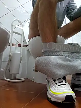 Snapshot of MASTERBULLY chatting on October 26, 12:11 pm MASTERBULLY online show from October 26, 12:11 pm