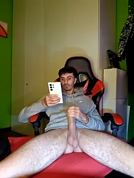 Snapshot of MASTERBULLY chatting on October 27, 2:15 am MASTERBULLY online show from October 27, 2:15 am