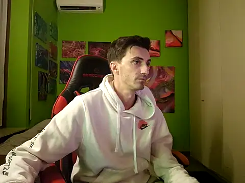 Snapshot of MASTERBULLY chatting on November 5, 12:32 am MASTERBULLY online show from November 5, 12:32 am