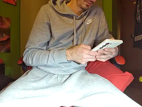 Snapshot of MASTERBULLY chatting on November 18, 4:55 pm MASTERBULLY online show from November 18, 4:55 pm