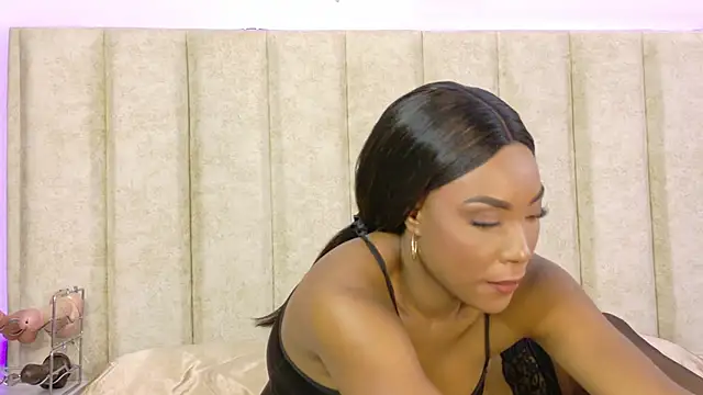 Snapshot of CiiaraRose chatting on February 16, 4:10 pm CiiaraRose online show from February 16, 4:10 pm