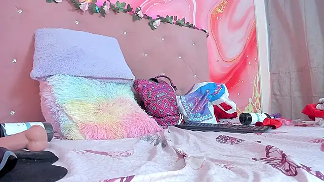 Taylor  cooper online show from February 3, 10:00 pm