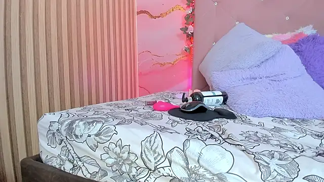 Taylor  cooper online show from March 9, 12:53 am