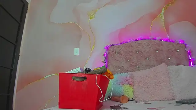 Taylor  cooper online show from September 23, 6:11 pm