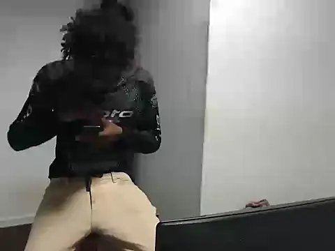 Snapshot of Mastertopdome chatting on February 3, 11:43 pm Mastertopdome online show from February 3, 11:43 pm