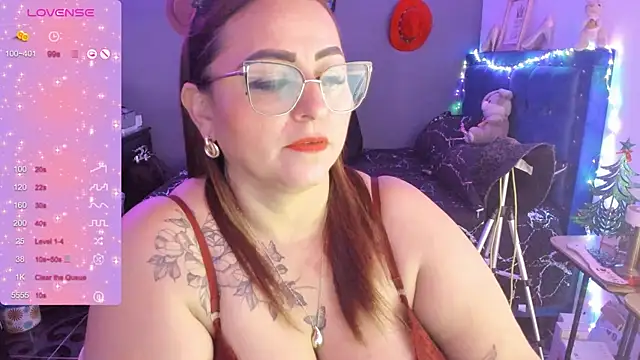 Snapshot of Ivonnee__ chatting on December 30, 7:48 am Ivonnee online show from December 30, 7:48 am