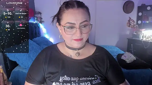 Snapshot of Ivonnee__ chatting on January 30, 7:29 am Ivonnee online show from January 30, 7:29 am