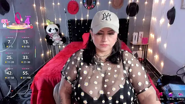 Snapshot of Ivonnee__ chatting on November 16, 1:22 am Ivonnee online show from November 16, 1:22 am