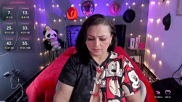 Snapshot of Ivonnee__ chatting on November 27, 7:32 am Ivonnee online show from November 27, 7:32 am