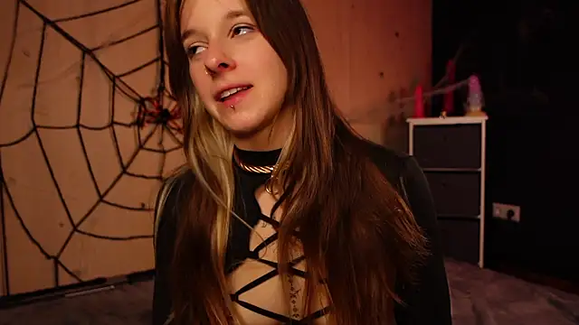 Snapshot of Izzy_Inked chatting on October 27, 6:39 am Izzy Inked online show from October 27, 6:39 am