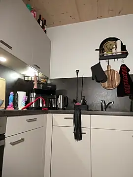 Snapshot of Izzy_Inked chatting on November 10, 2:49 pm Izzy Inked online show from November 10, 2:49 pm