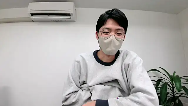 Snapshot of TakuryuJPN chatting on February 24, 9:41 pm TakuryuJPN online show from February 24, 9:41 pm