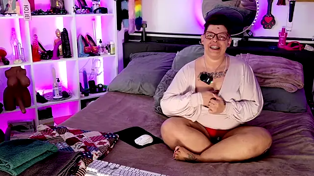 Snapshot of SunshineLexi chatting on February 15, 8:24 am SunshineLexi online show from February 15, 8:24 am