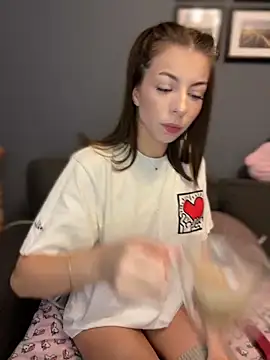 Mia Ethan online show from December 3, 7:43 am