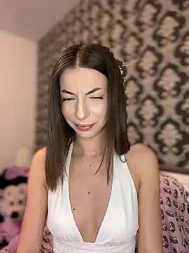 Mia Ethan online show from December 8, 12:30 pm