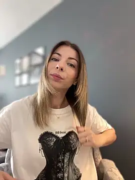 Mia Ethan online show from June 9, 6:47 am