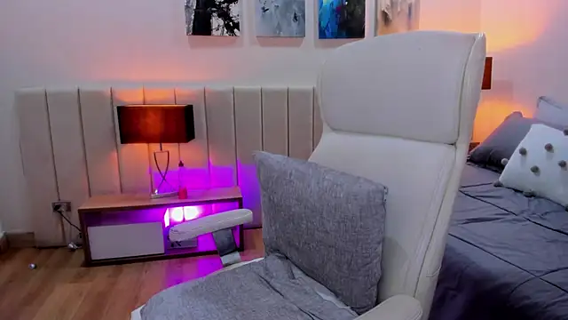 DaniRousse online show from December 4, 3:38 am