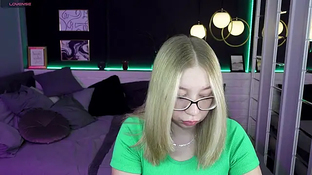 Snapshot of Annabelle_Art chatting on December 23, 6:22 am Annabelle Art online show from December 23, 6:22 am