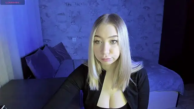 Snapshot of Annabelle_Art chatting on January 13, 1:39 pm Annabelle Art online show from January 13, 1:39 pm