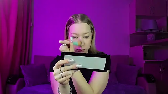 Snapshot of Annabelle_Art chatting on February 11, 5:37 am Annabelle Art online show from February 11, 5:37 am