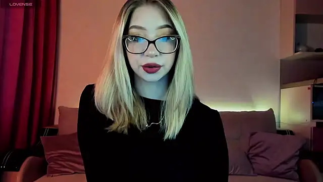 Snapshot of Annabelle_Art chatting on March 11, 1:45 pm Annabelle Art online show from March 11, 1:45 pm
