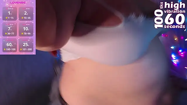 Snapshot of missmaya_l chatting on December 8, 2:41 pm missmaya l online show from December 8, 2:41 pm