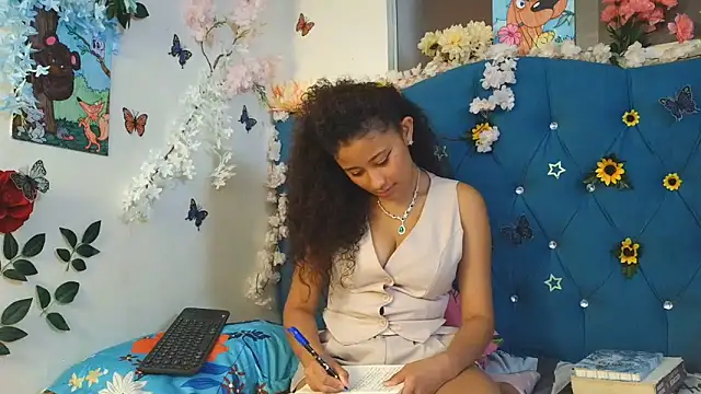 Snapshot of Milkdulce1 chatting on June 3, 2:33 pm Milkdulce1 online show from June 3, 2:33 pm