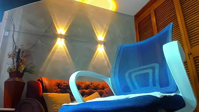 Snapshot of Dylanstonne chatting on December 1, 8:20 pm Dylanstonne online show from December 1, 8:20 pm