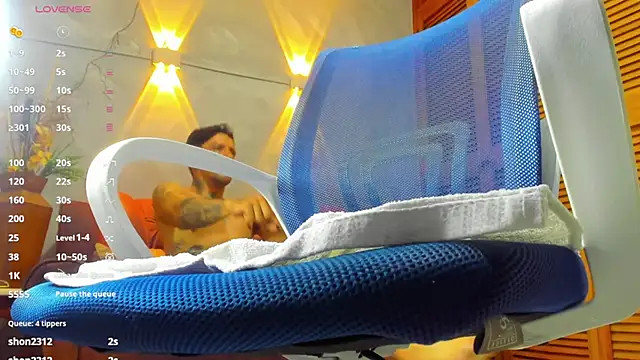 Snapshot of Dylanstonne chatting on December 1, 11:25 pm Dylanstonne online show from December 1, 11:25 pm