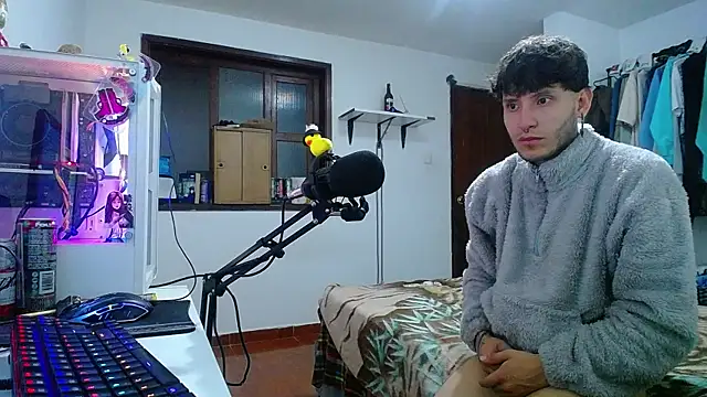 Snapshot of esjrobles chatting on January 3, 7:16 am esjrobles online show from January 3, 7:16 am