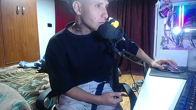 Snapshot of esjrobles chatting on March 22, 4:14 am esjrobles online show from March 22, 4:14 am