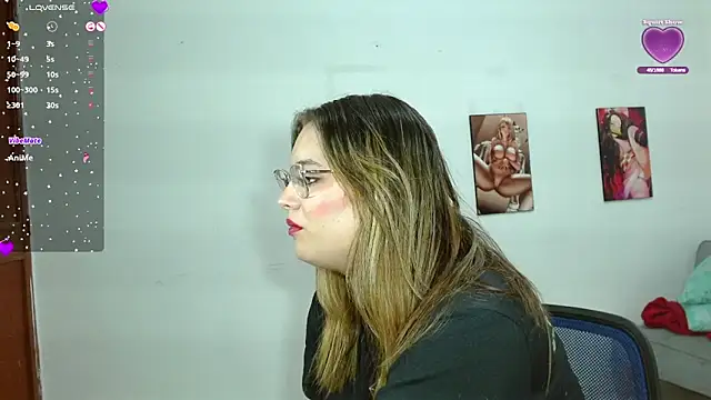 Snapshot of kendallclarkk03 chatting on December 4, 7:39 am kendallclarkk03 online show from December 4, 7:39 am