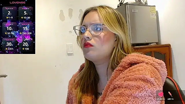 Snapshot of kendallclarkk03 chatting on February 13, 8:17 am kendallclarkk03 online show from February 13, 8:17 am