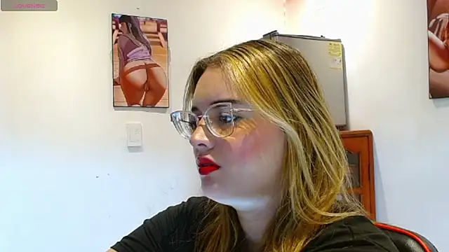 Snapshot of kendallclarkk03 chatting on February 19, 5:49 am kendallclarkk03 online show from February 19, 5:49 am