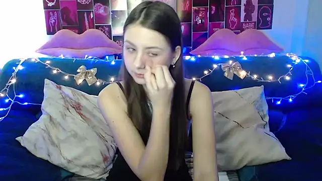 Snapshot of MilanaRoza chatting on January 11, 5:41 am MilanaRoza online show from January 11, 5:41 am